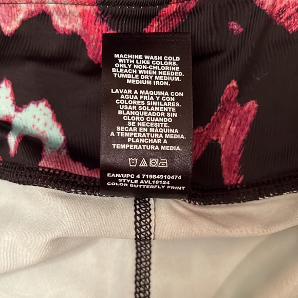 NWT Performance Capri - Picture 8 of 8